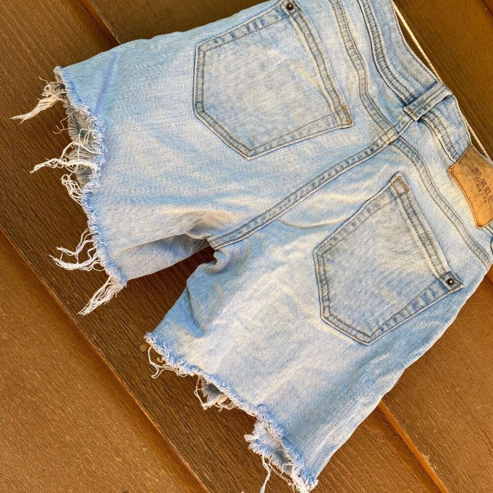 Zara Z1975 Cut Off Distressed Denim Light Blue Jean Shorts Size 2 - Picture 10 of 12